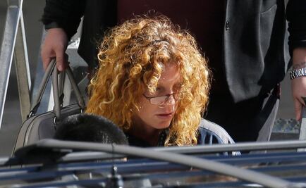 Madre de joven "affluenza" deja cárcel y llega a Texas