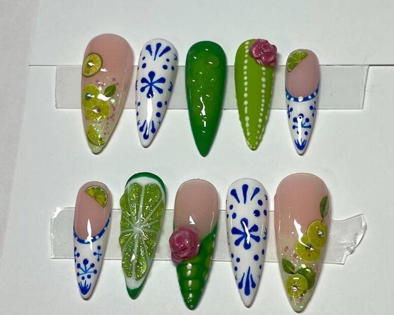 Manicura divertida y creativa inspirada en una bebida mexicana. Foto: Etsy