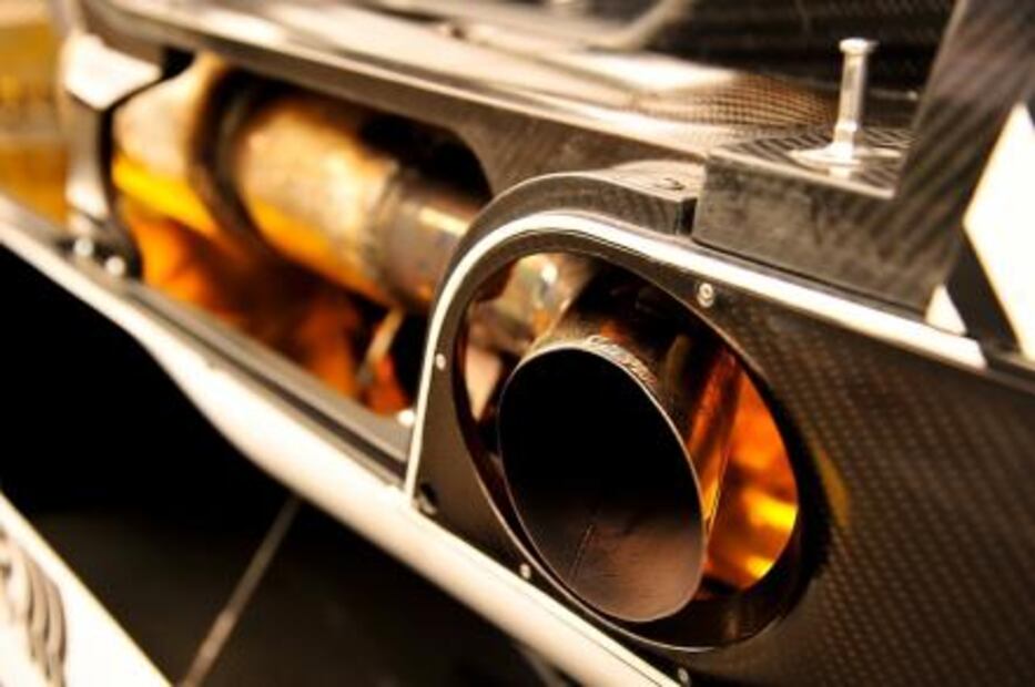 ¿Qué significa el color del humo de tu coche?