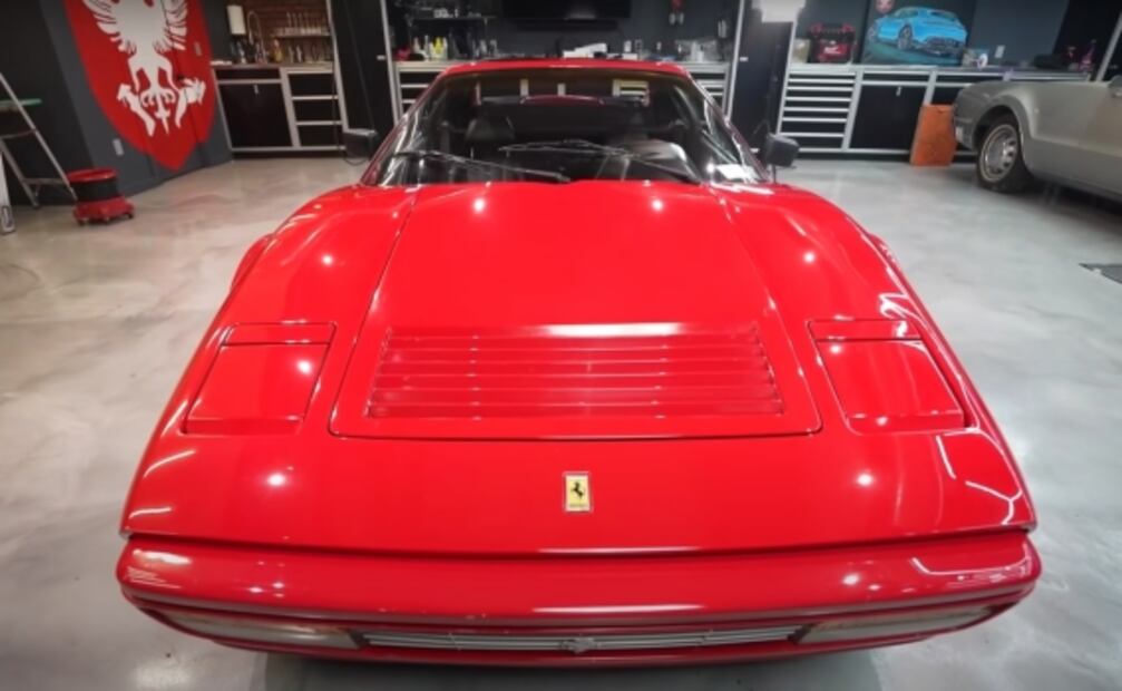 VIDEO: Así queda un Ferrari 328 abandonado tras su primera lavada