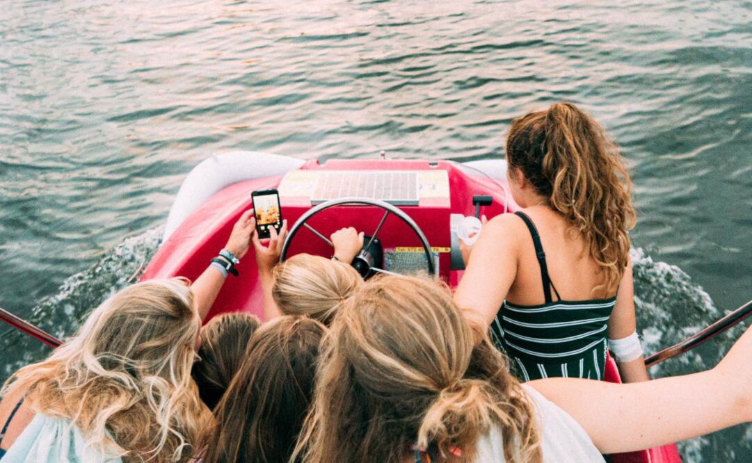 Lo ideal es que compartas tus memorias vacacionales al regresar./PEXELS