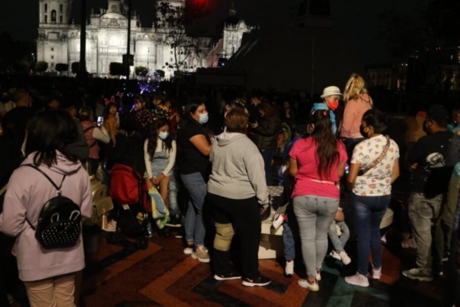 Sin sana distancia inicia show del "Templo Mayor" en el Zócalo