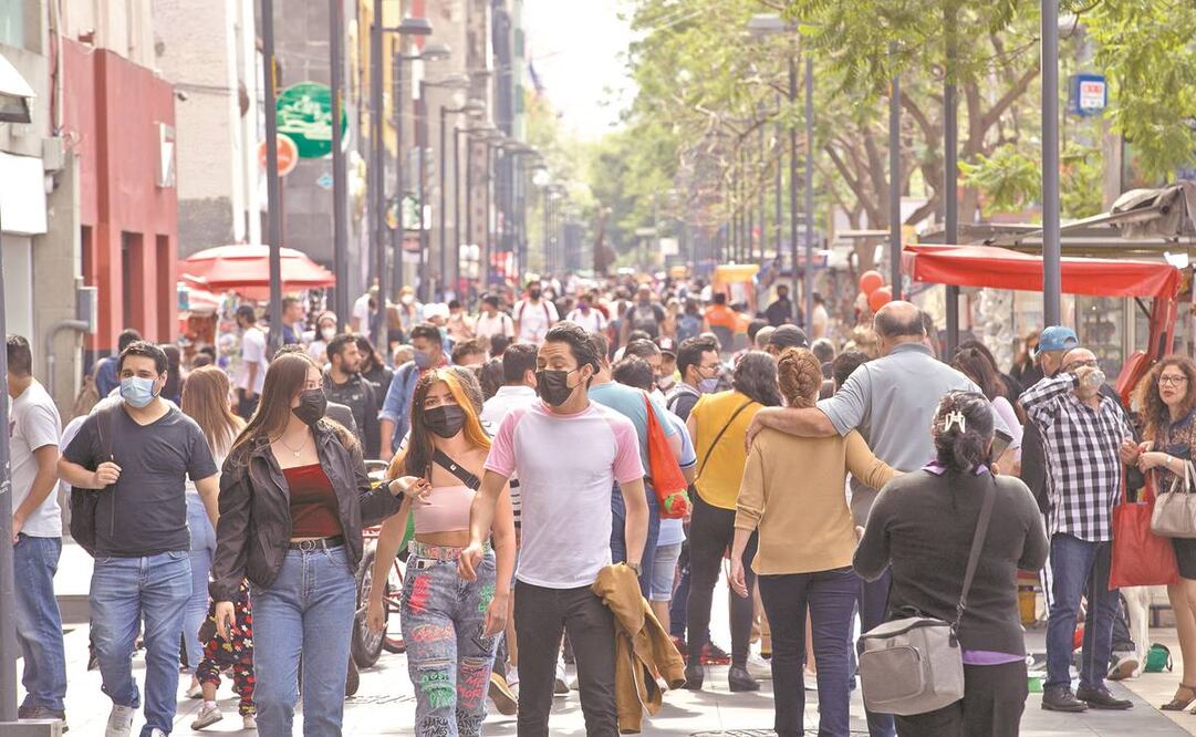 La Ciudad de México se mantendrá en semáforo amarillo del 24 al 30 de mayo. Poco a poco las calles se van llenando de personas ante la reapertura de las actividades. Foto: Germán Espinosa/ El Universal.