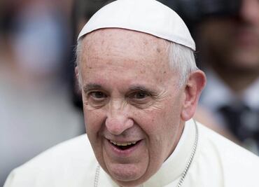 Papa envía carta a escritora de libros infantiles gay