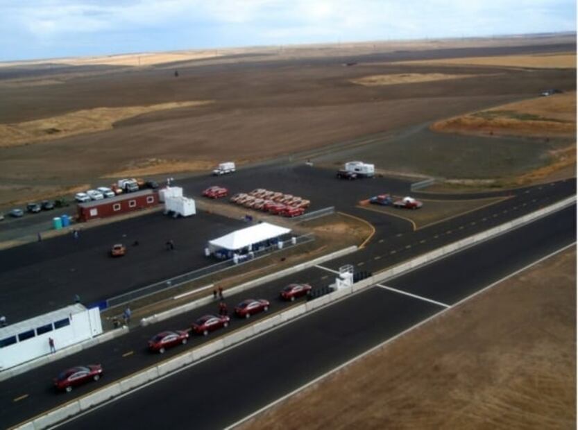 Por 10 millones de dólares, esta pista de autos puede ser tuya