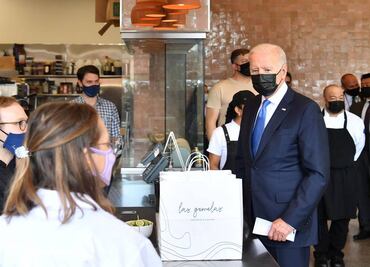 Con enchiladas, Joe Biden festeja el 5 de Mayo en taquería mexicana