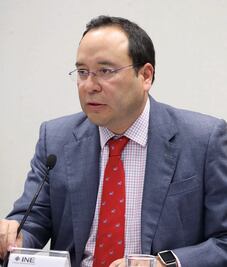 Pide INE a candidatos reportar todos sus gastos