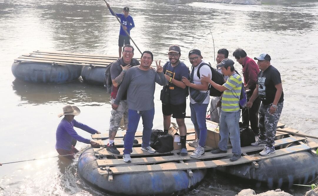 Grupos de migrantes provenientes de distintos países cruzan el río Suchiate para llegar a Tapachula, Chiapas, y seguir su camino a Estados Unidos, Foto: María de Jesús Peters / EL UNIVERSAL