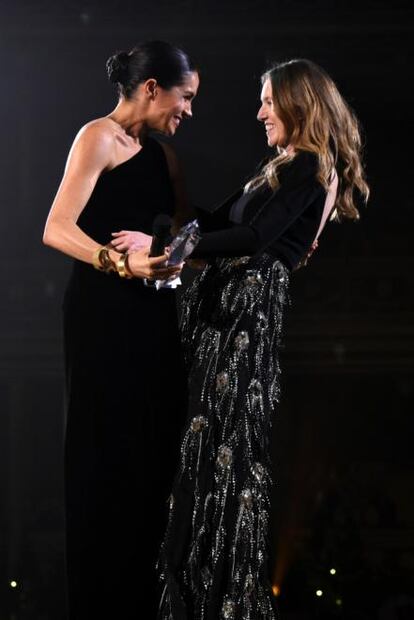 Meghan Markle sorprende con un vestido negro en los British Fashion Awards