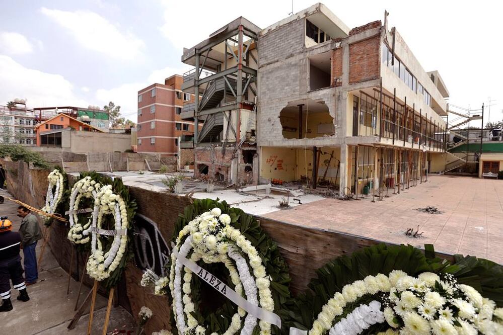 Para los padres de los niños que murieron por el derrumbe en el Colegio Rébsamen el dolor continúa y se agudiza al darse cuenta de que no hay una investigación que los deje satisfechos. Foto: Luis Cortés. Reuters