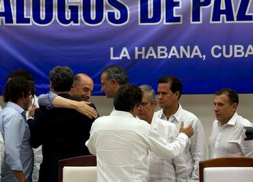 El mundo reacciona a tratado de paz entre Colombia y FARC