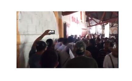 Se arman empujones en mitin de AMLO en Tepeapulco