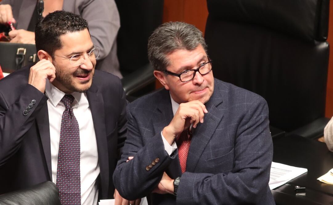 Ricardo Monreal y Martí Batres, durante la sesión del Senado de la República. Foto: Archivo/EL UNIVERSAL