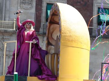 Famosos llenan de colorido el Desfile de Día de Muertos