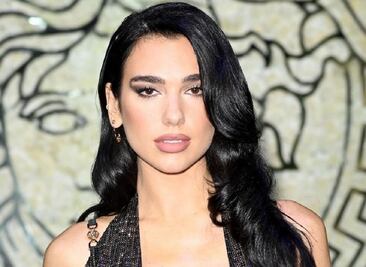 El sexy look de calaveras de Dua Lipa