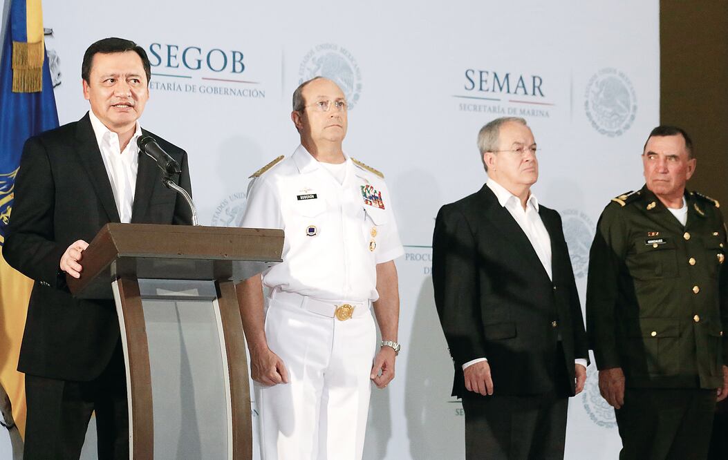 El secretario Miguel Ángel Osorio Chong al dar a conocer que el Ejército comandará la Operación Jalisco
