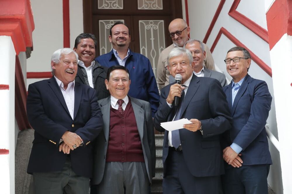 AMLO presentó a su equipo en materia agropecuaria y de seguridad alimentaria. Foto: Luis Cortés / EL UNIVERSAL