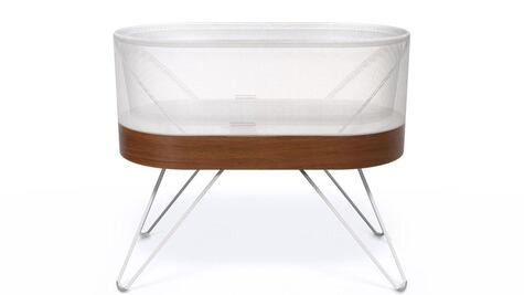 La revolucionaria cuna que mece y duerme a los bebés de manera automática