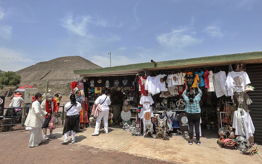 Celebración del equinoccio de primavera en la pirámide del sol en la zona arqueológica de Teotihuacán, el 21 de marzo de 2025. Foto: Gabriel Pano/EL UNIVERSAL