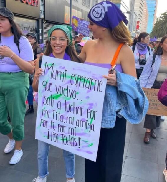 Gala Montes durante una marcha del Día Internacional de la Mujer. Foto: Instagram oficial @galanews.