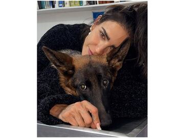 Llora Bárbara del Regil a su mascota; desata polémica con Gala Montes