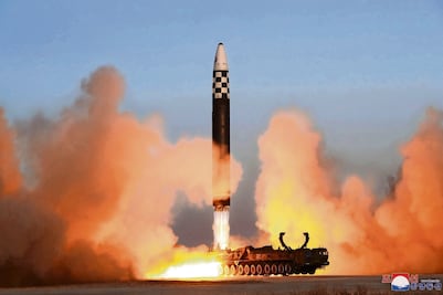 Norcorea prueba misil de crucero un día antes de la visita de Trump a Seúl