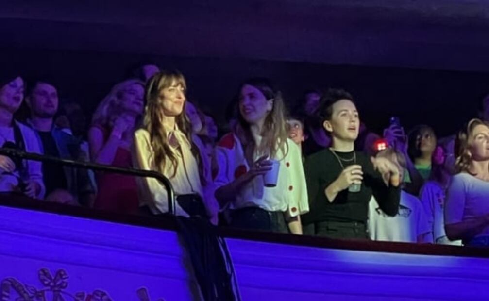 El romántico momento de Chris Martin y Dakota Johnson: así ha sido su historia de amor