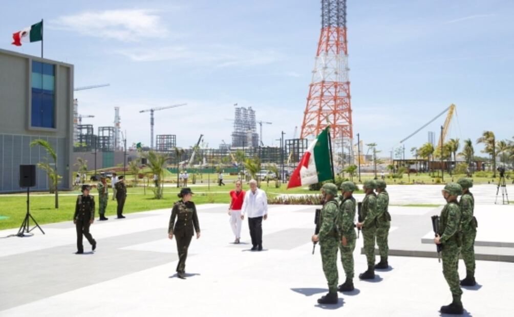 Cocina Chontal sirvió pejelagarto asado en inauguración de la Refinería Olmeca