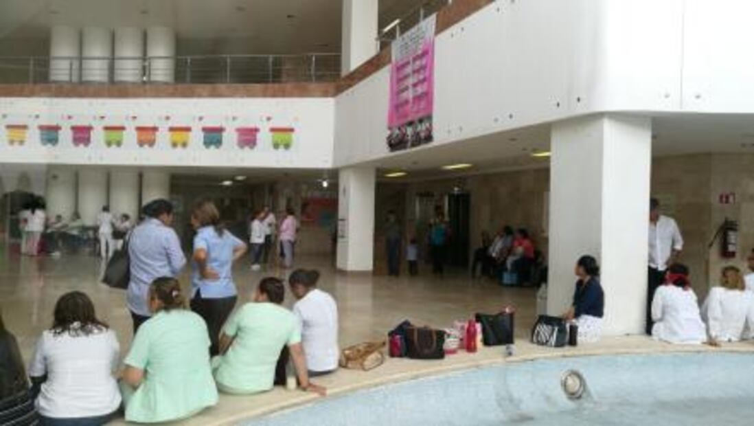 Trabajadores del sector salud realizan paro de labores en Tabasco