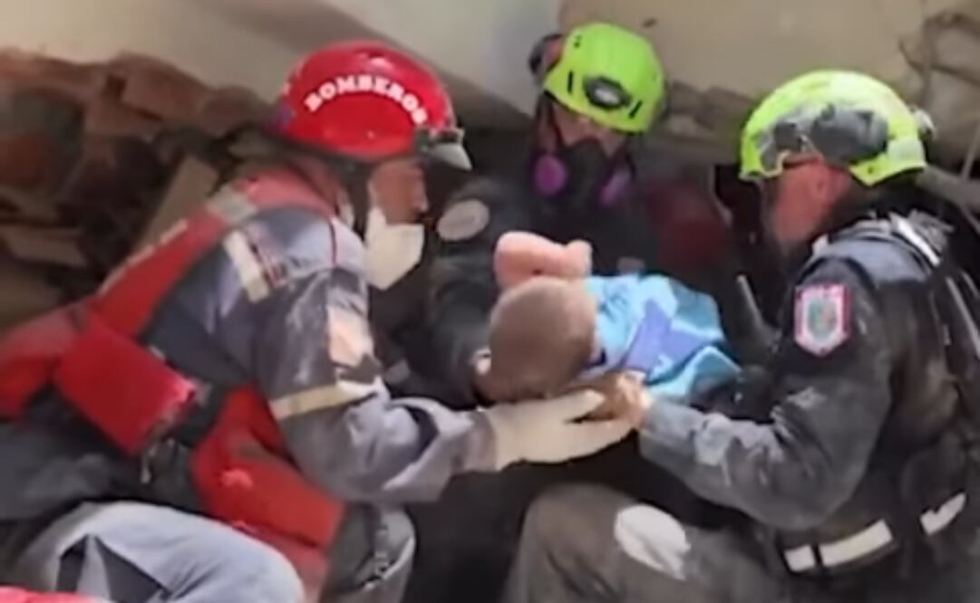 Bebé es rescatado con vida por equipos de búsqueda y rescate de Estados Unidos tras permanecer atrapado entre los escombros de un edificio colapsado en Venezuela (27/06/2026). Foto: Captura de pantalla