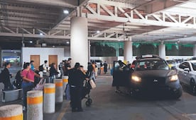 “Ya se relajó”: taxis por aplicación operan otra vez dentro del AICM pese a restricciones