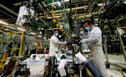 Retrocede la actividad industrial de México en agosto y liga tres meses a la baja