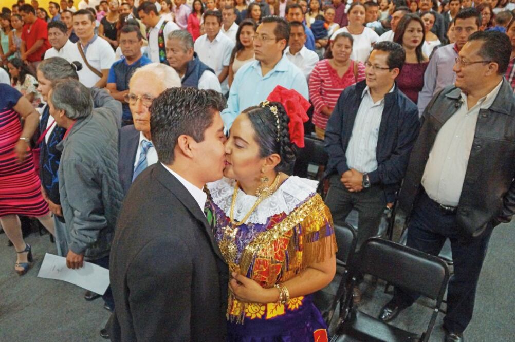 De los 5 mil 414 enlaces que se concretaron en el país, 205 se llevaron a cabo en diferentes regiones de Oaxaca, como parte de campañas gratuita. (FOTO: EDWIN HERNÁNDEZ. EL UNIVERSAL)