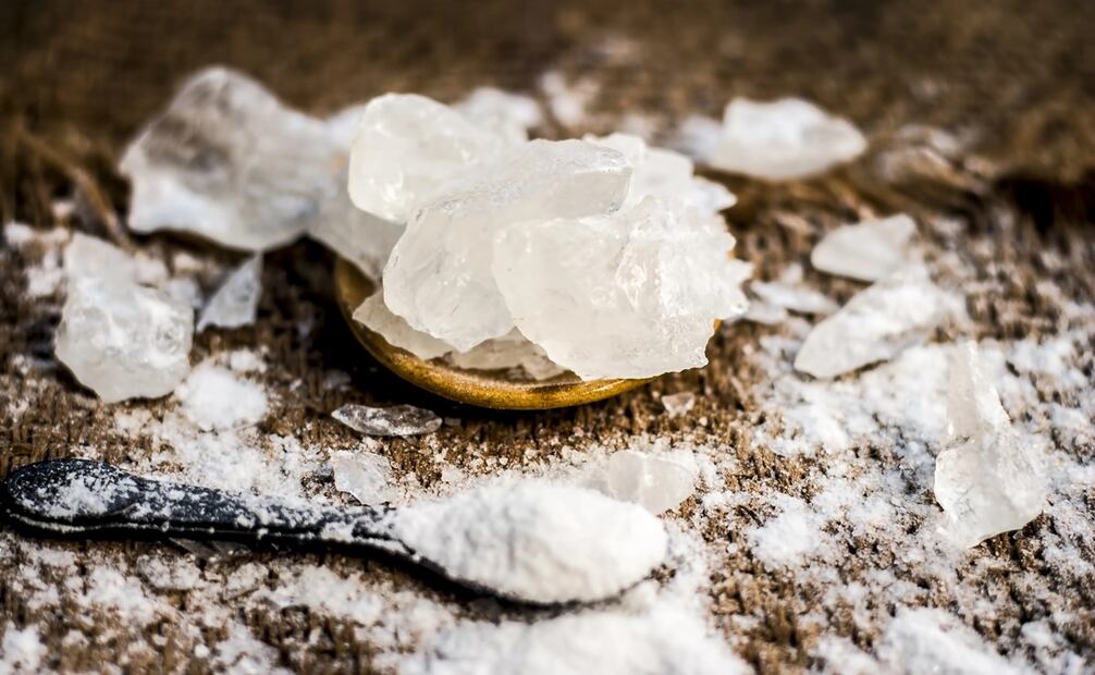 Piedra de alumbre en polvo. Foto: Freepik