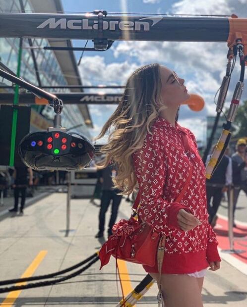 Belinda se roba las miradas en el GP de Italia