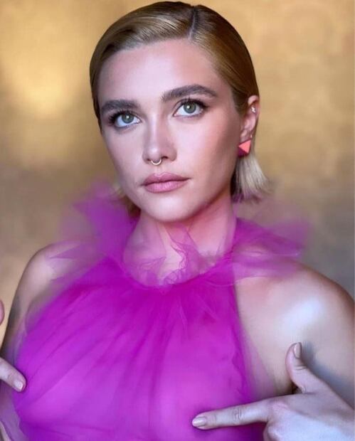 Florence Pugh encendió las redes con un vestido transparente Valentino