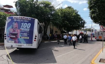 Autobús urbano se impacta contra un árbol en Culiacán, Sinaloa; hay 21 lesionados 