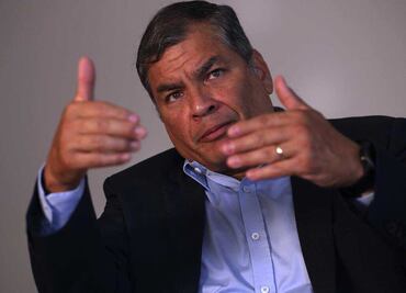Ministra de Trabajo de Ecuador demanda a Rafael Correa por "traición a la patria"; pide suspenderle redes sociales