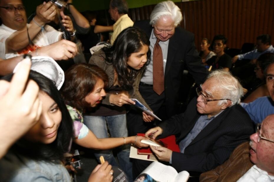 Bibliófilos cazadores de libros firmados por sus autores