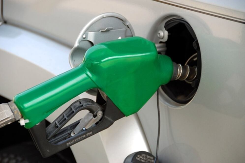 Desde el 1 de enero del 2024 los consumidores pagan la cuota completa del IEPS que se aplica por cada litro de gasolina o diésel en México.