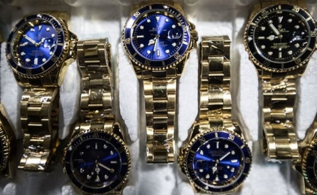 Una de las vitrinas contenía unos 750 mil dólares en relojes Rolex, según un comunicado de la policía, y otra tenía un collar de esmeraldas valorado en 125 mil dólares. Imagen: Ilustrativa / Archivo