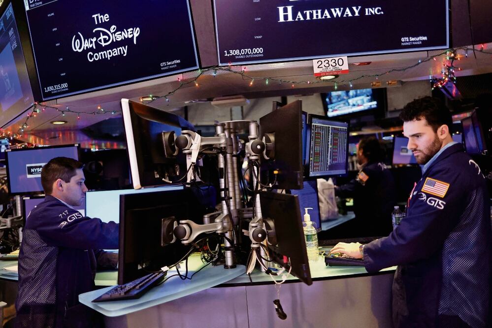 En caso de riesgos externos, como un crecimiento más débil de EU, el gobierno podría hacer uso de la línea de crédito flexible del FMI, que en esta ocasión es por 35 mil mdd. Foto: AFP