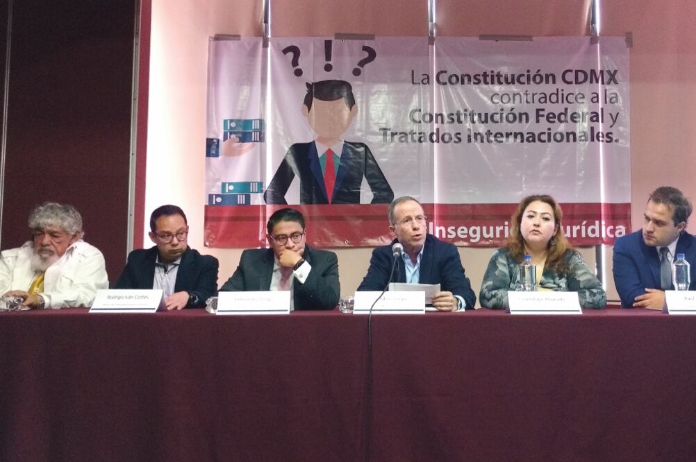 En conferencia de prensa, las organizaciones anunciaron que se inconformaro n contra 37 de los 71 artículos que integran la Constitución capitalina (GERARDO SUÁREZ. EL UNIVERSAL)