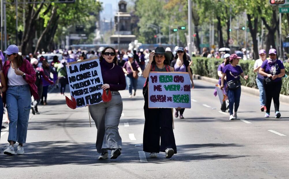 Mujeres marchan en Paseo de la Reforma en el marco del Día Internacional de la Mujer en la Ciudad de México. Foto: Fernanda Rojas/ EL UNIVERSAL