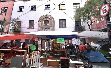 Vecinos desalojados de República de Cuba hacen guardias nocturnas; buscan evitar que dueños irrumpan el inmueble