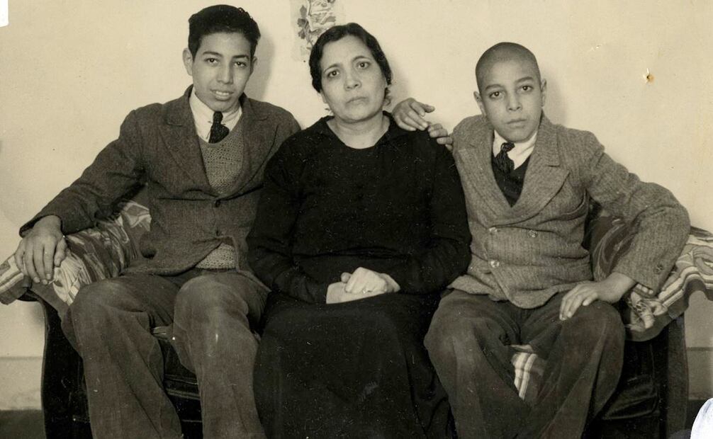 Austreberta Rentería, esposa de Francisco Villa, con sus dos hijos Francisco (derecha) y Francisco Hipólito Villa (izquierda) en una imagen de 1934. Foto: Archivo EL UNIVERSAL.