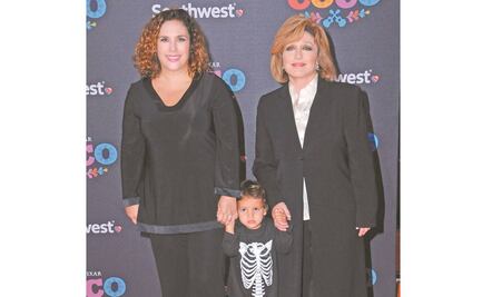 Angélica María peleó por cantar a Manzanero