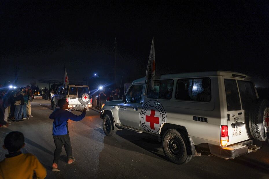 Según se informa, hasta la madrugada del lunes al martes sí fueron evacuados algunos heridos, pero no se produjeron más salidas después de que la lista de lesionados fuera "prohibida". Foto: AFP