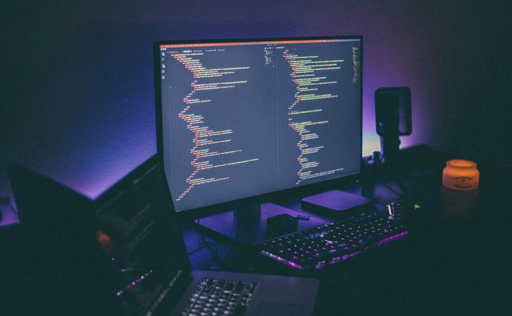 Programación para trabajos de IA. Imagen: Unsplash