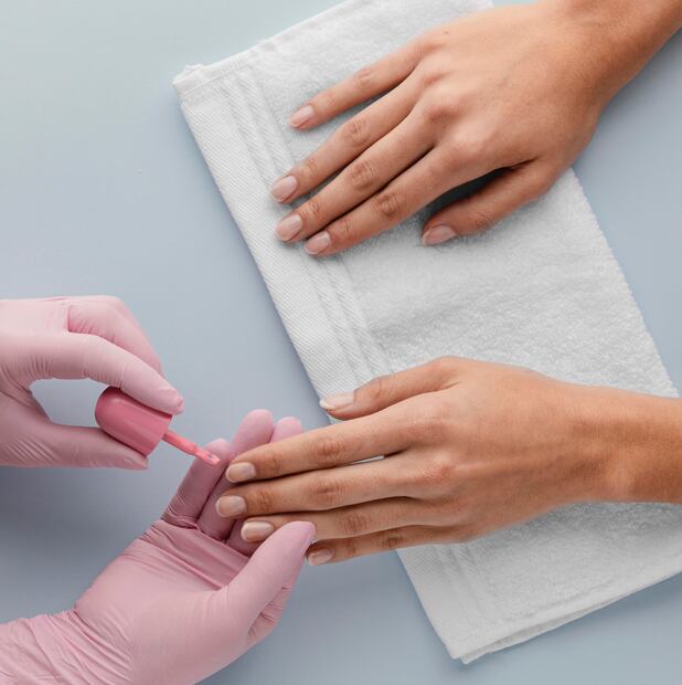 El retoque oportuno mantiene estética y salud. Foto: Freepik